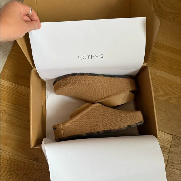 Rothy's The Casual Clog - Butternut Size 8 - Picture 4 of 6